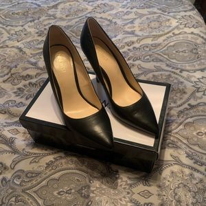 Nine West, Black Leather Pumps, Size 7.5, worn 3 times